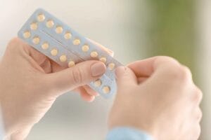 Anticoncepcional pode causar queda de cabelo